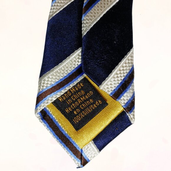 Donald J. Trump Signature Collection 100% Silk DarkBlue Navy Gray Silver NeckTie - Picture 7 of 10